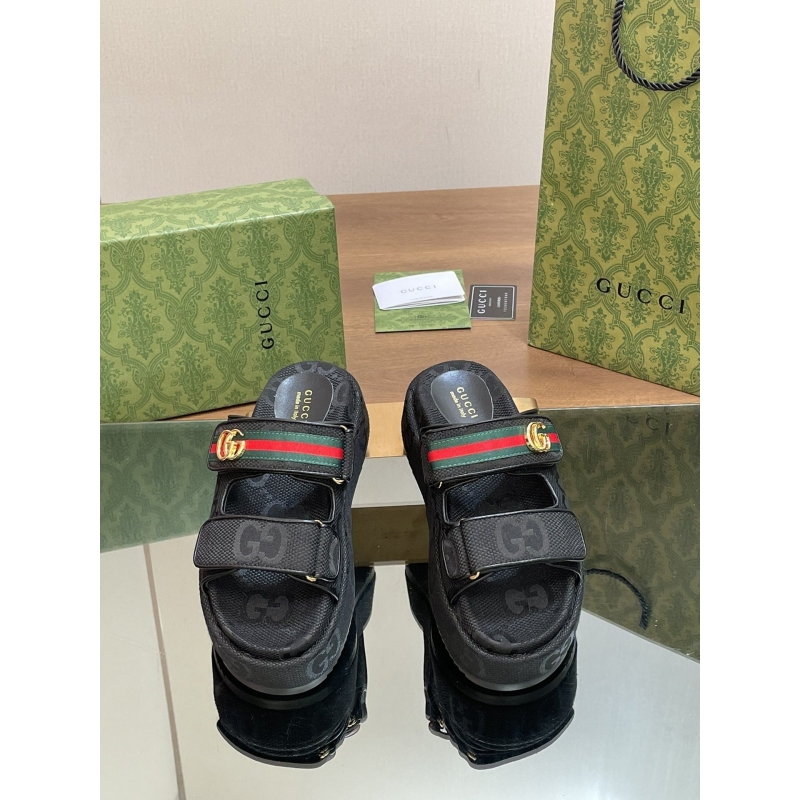 G*u*i slippers